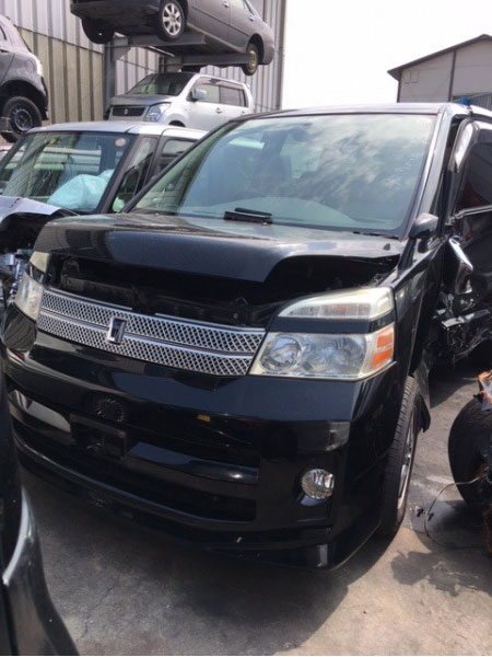 ヴォクシー AZR60 平成17年式の画像